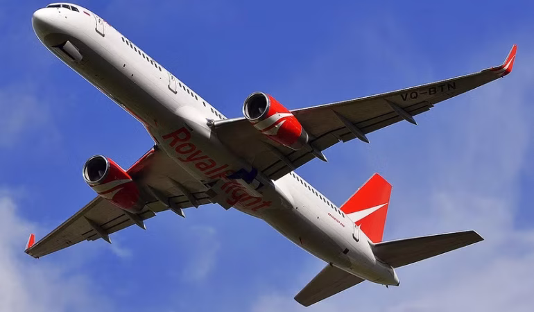 0cb64ca8-21b0-4c97-8edc-9b61974a0656_1200px-boeing_757-256_royal_flight