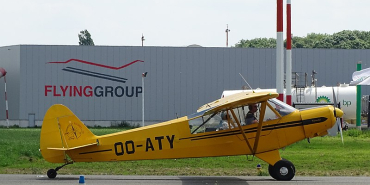 2be27506-4845-4ab7-a407-ddb3a85c3e52_800px-Antwerp_Piper_L18C_Super_Cub_OO-ATY_at_Stampe_Fly_In_2019_01-1