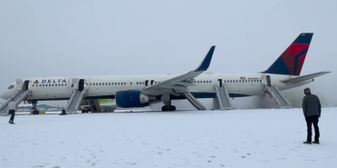 3f8c0061-94cd-4e49-80cb-d49dc6fc478b_delta-jet-evacuated-engine-fire