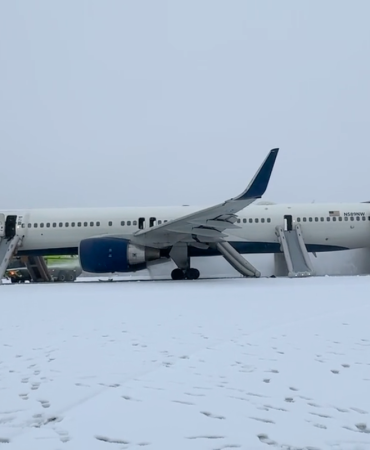 3f8c0061-94cd-4e49-80cb-d49dc6fc478b_delta-jet-evacuated-engine-fire