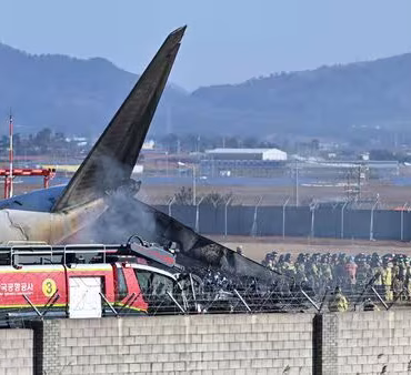 5baa10a6-dc4b-4698-b286-8a4731102a9f_South-Korea-Plane-Fire-5_1735439968021_1735439978325-1
