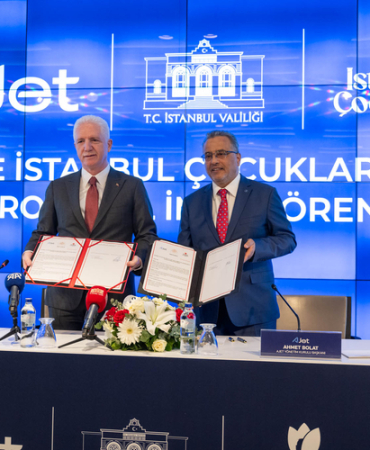 AJet ve İstanbul Çocukları Vakfından başarılı öğrencilere seyahat desteği