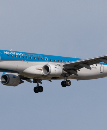 b4809aa0-8567-4f5c-ab5f-afa2beeca96b_LV-CMA-Aerolineas-Argentinas-Embraer-ERJ-190AR-ERJ-190-100-IGW-Cordoba-Aeropuerto-Ambrosio-Taravella-Argentina