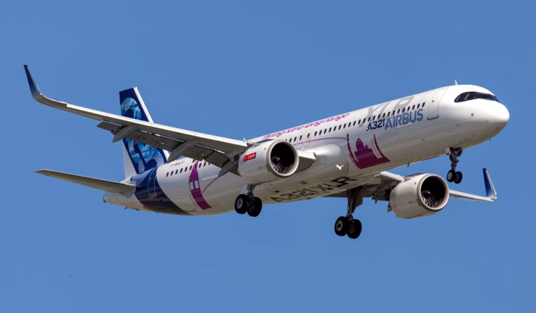 ddf6ff5d-9efb-4fa0-b65c-05995c13a325_airbus-a321xlr-landing-shutterstock_2477294759-2