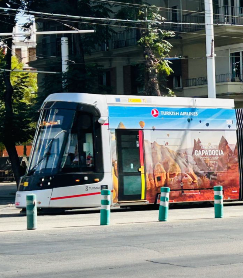 Türk Hava Yolları’ndan Sevilla tramvayında reklam çalışması 1 IMG 9697