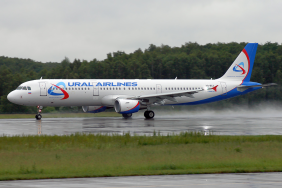 Ural_Airlines_A321-200_VQ-BCX_DME_June_2009