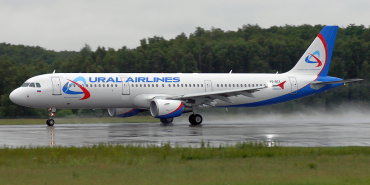 Ural_Airlines_A321-200_VQ-BCX_DME_June_2009