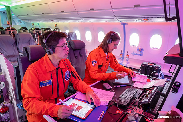 Airbus A350-1000ULR uçağının test uçuşunda 'maket mankenler' kullanıldı 3 260611 A350KULR qfa 04 640
