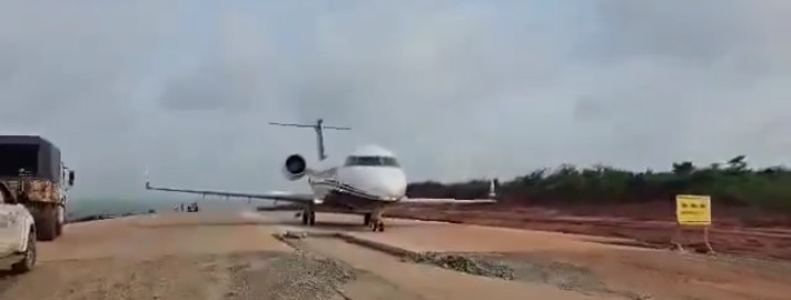 Nijerya'da özel jet karayoluna acil iniş yaptı 1 Screenshot 20260611 0120312