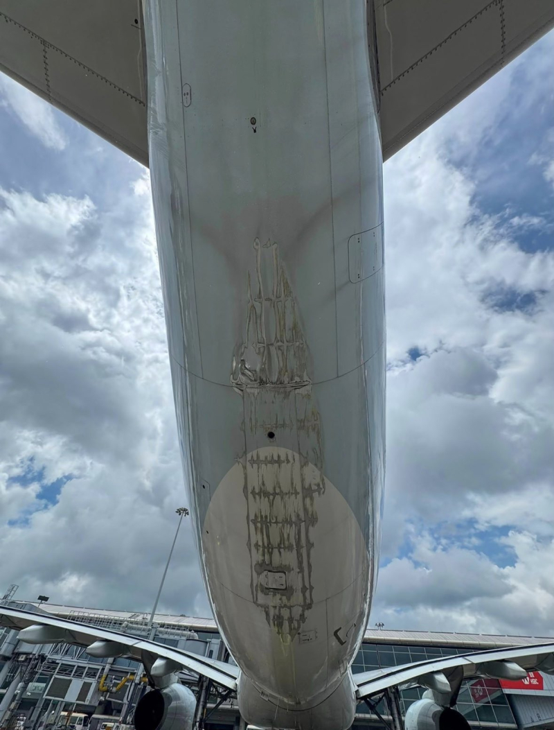 Hong Kong'da kuyruk vuran Cathay Pacific uçağının görüntüleri ortaya çıktı 1 20260710 131855 e1783679017329