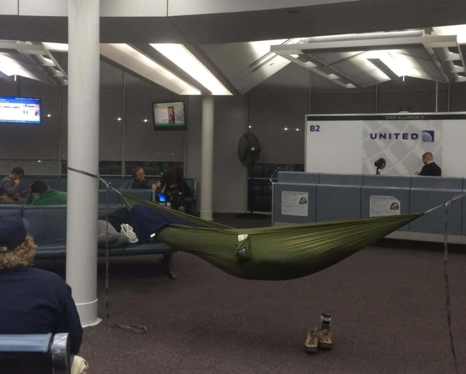 TSA'dan havalimanında hamak kuran yolculara esprili uyarı 1 HN1h2h8WsAAODzW2