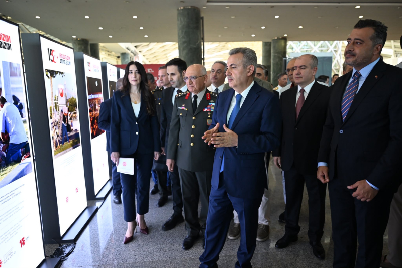 Sabiha Gökçen Havalimanı'nda "Hafıza ve Hatıra: 15 Temmuz" Fotoğraf Sergisi açıldı 5 HNNzhlYXgAEOSvV e1784065626510