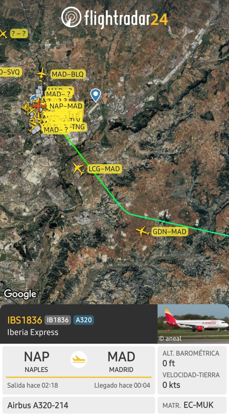 Madrid Barajas Havalimanı'nda Napoli seferini yapan yolcu uçağı acil iniş yaptı 1 HNp9f5iWYAAo61Q e1784534995672