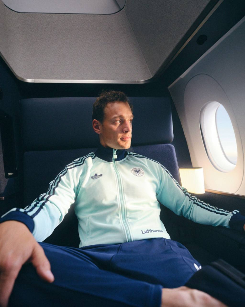 Lufthansa'dan first class yolcularına özel sınırlı üretim eşofman takımı 2 IMG 20260704 130338 211 e1783159688412