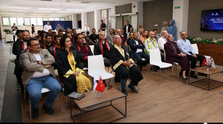 HEAŞ Akademi-İstanbul Üniversitesi iş birliğiyle ilk MBA mezunları diplomalarını aldı 2 Screenshot 20260702 2126502