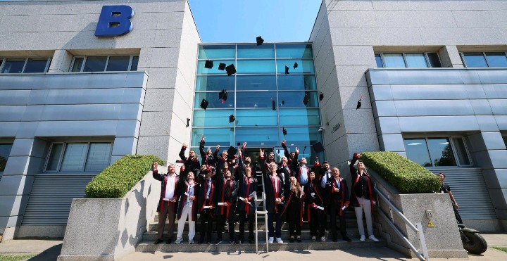 HEAŞ Akademi-İstanbul Üniversitesi iş birliğiyle ilk MBA mezunları diplomalarını aldı 1 Screenshot 20260702 2126552