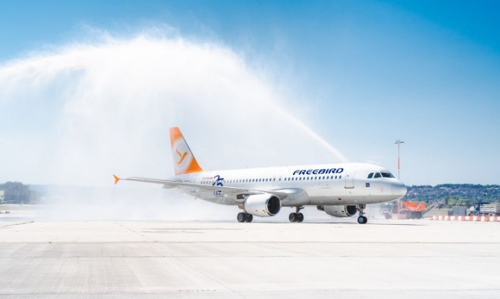 Freebird Airlines Stuttgart Havalimanı'nda 25. kuruluş yılını kutladı 1 Screenshot 20260729 1911252