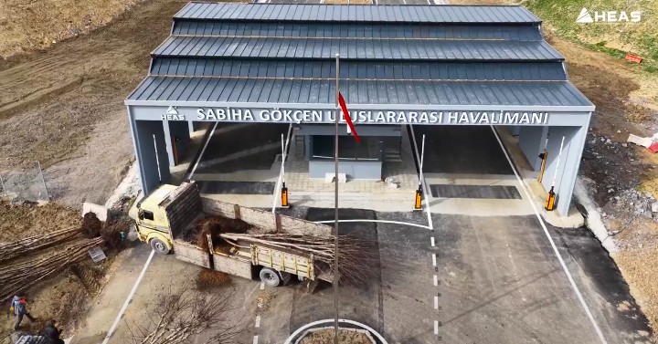Sabiha Gökçen Havalimanı'nda yol genişletme çalışmaları öncesi 65 ağaç ve çalı nakledildi 1 Screenshot 20260731 1217092