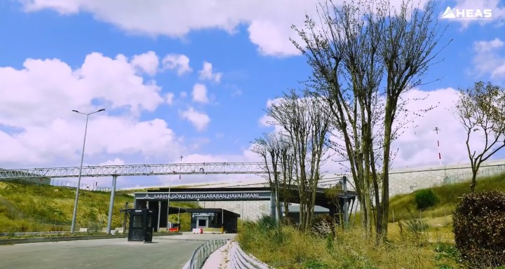 Sabiha Gökçen Havalimanı'nda yol genişletme çalışmaları öncesi 65 ağaç ve çalı nakledildi 3 Screenshot 20260731 1217332