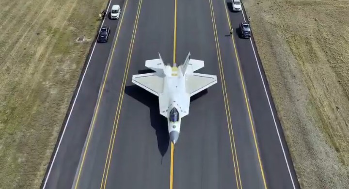 KAAN P1 kendi motor gücüyle taksi testinde 1 Screenshot 20260731 2118182