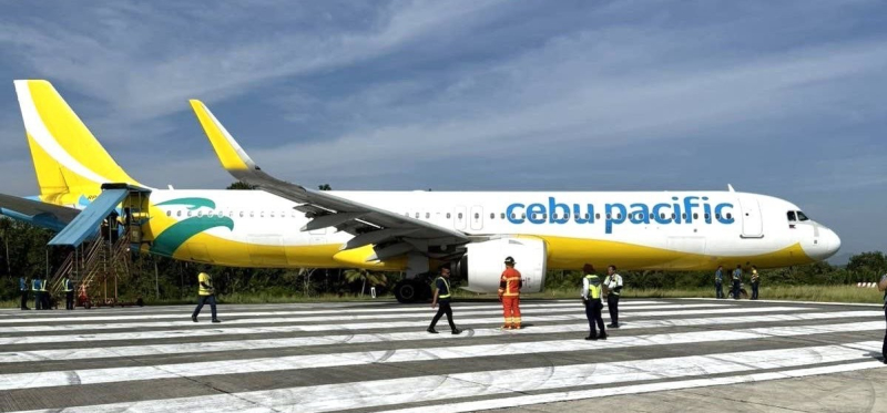 Cebu Pacific uçağının burun iniş takımı pist dönüşünde çim alana çıktı 3 HPQ0WYmXwAAMGKT2 e1786260825207