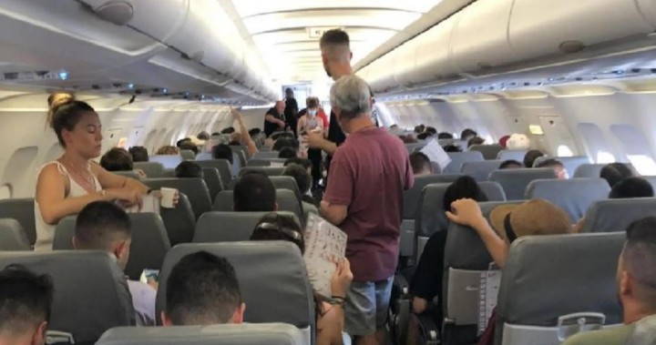 Klimasız uçakta yolcular fenalaştı: Ryanair seferinde sıcaklık paniği 1 Screenshot 20260814 2231162