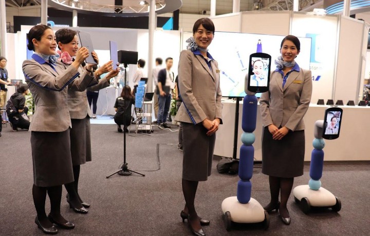 Japonya'da bölgesel havalimanlarında yolculara robotlarla uzaktan destek 1 Screenshot 20260825 0208182