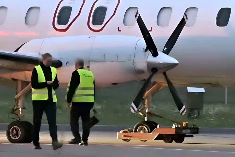 Flightline kargo uçağı Malmö Havalimanı'nda pistten çıktı 1 HSW9lDdW0AAmLbW