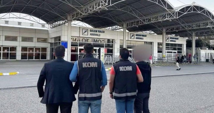 Antalya Havalimanı'nda valizlerden yaklaşık 19 kilo uyuşturucu madde çıktı 1 Screenshot 20260906 2330312