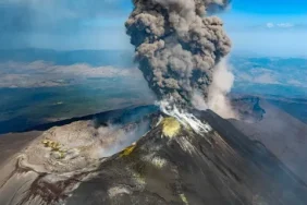 plum-ashes-rises-crater-mount-etna-volcano