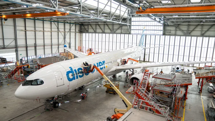 'Köpek balığı derisi' teknolojili ilk Airbus A330 tarifeli uçuşlara başladı 1 Discover Airlines Aeroshark.jpg